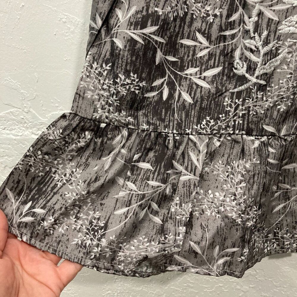 NWT La Bellum by Hillary Scott Long Sleeve Top Peplum Ruffle Embroidered Gray L - Picture 9 of 10